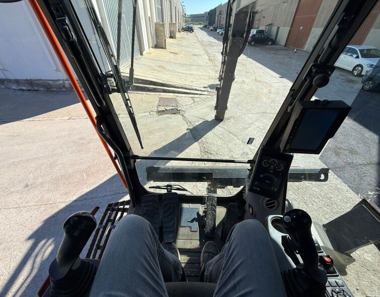 VOLVO  EW220E ***RAISING CAB***